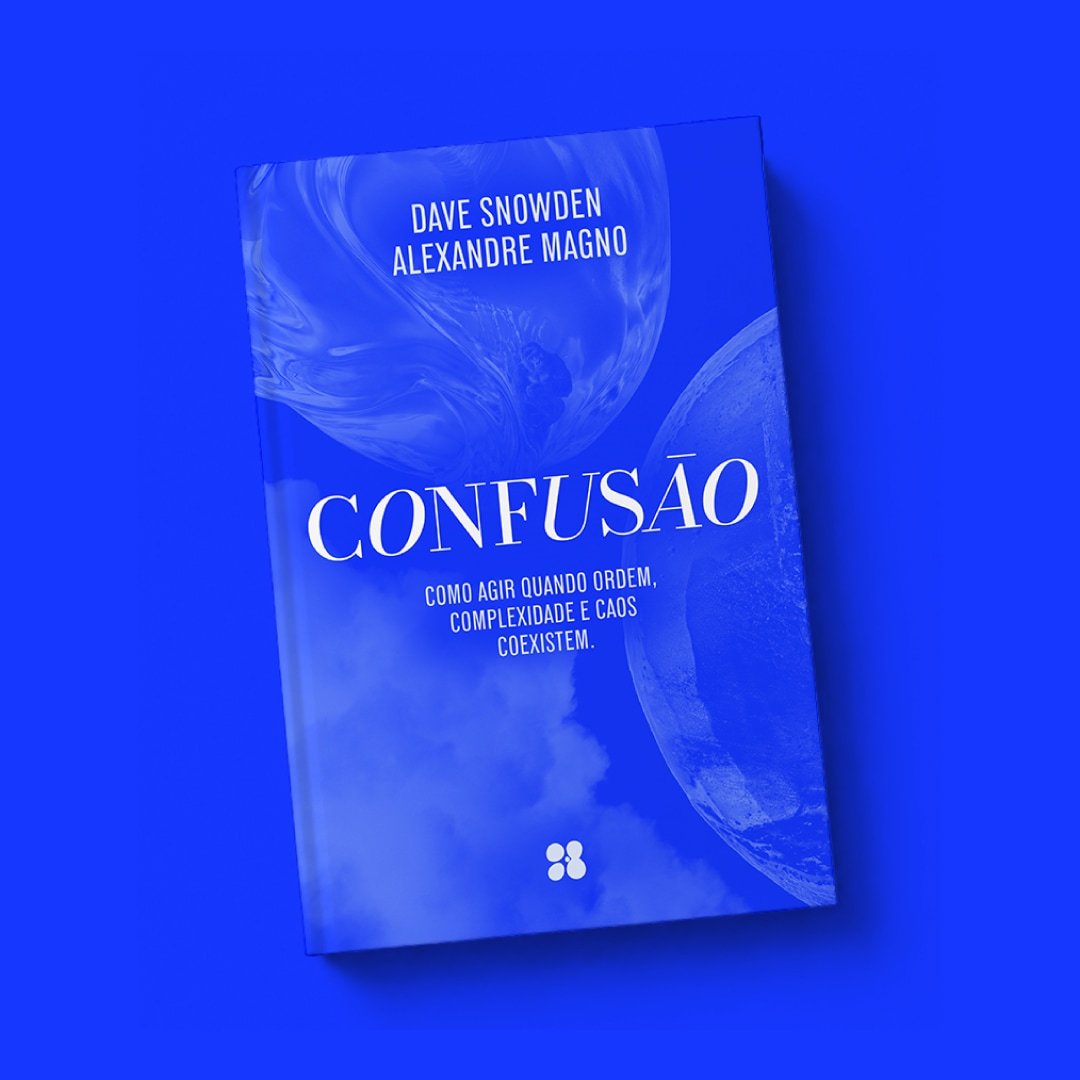 Exemplar do livro Confusão, de Dave Snowden e Alexandre Magno
