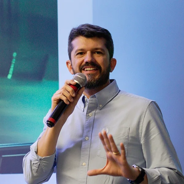 Alexandre Magno, CEO da The Cynefin Co. Brazil e coautor do livro Confusão